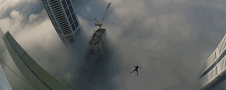 هیجان انگیز و خطرناک؛ پرش انسان از بالکن آسمان خراشی ۷۵ طبقه [تماشا کنید]