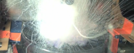 فعالترین فلز دنیا در برابر اشتعال و انفجار چگونه واکنش نشان می دهد [تماشا کنید]