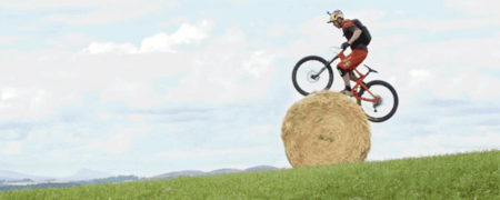 زیبا و حیرت آور؛ انجام حرکات ورزشی شگفت انگیز با استفاده از دوچرخه [تماشا کنید]