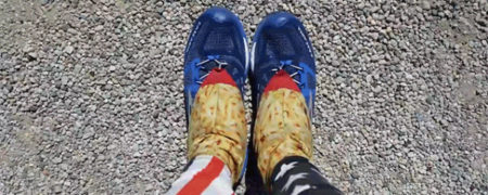پیاده روی ۴۱۸۴ کیلومتری چه بلایی بر سر کفش های شما می آورد [تماشا کنید]