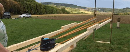 ویدیویی که قدرت توپ بولینگ را به تصویر می کشد [تماشا کنید]