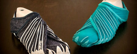 کفش های خلاقانه و بدون بندی که به دور پای شما می پیچند و آن را کاملا می پوشانند [تماشا کنید]