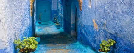 گشتی در میان کوچه های روستائی آبی رنگ که مثل رویاست