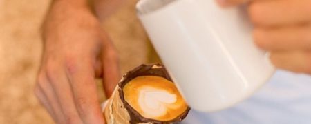 ایده های خلاقانه: قهوه ای که در نان بستنی قیفی سرو می شود