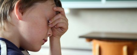 ۱۳ نشانه افسردگی در کودکان که باید مورد توجه والدین قرار گیرند