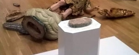 سلفی گردشگری که منجر به شکسته شدن مجسمه قرن هجدهمی موزه لیسبون شد