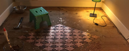 اتاقی که با ۱۳ هزار سکه کفپوش شده است