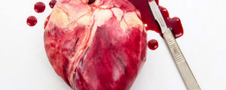 نگاهی به آثار هنرمندی که با شکلات، مجسمه های چندش آور و باورنکردنی خلق می کند