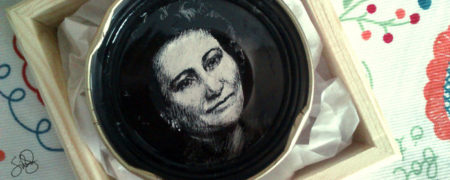 طراحی های کم نظیر روی درب بطری های شیشه ای