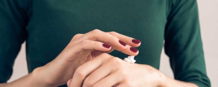 چگونه با خشکی پوست در فصولی چون پاییز و زمستان مبارزه کنیم؟