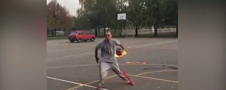 وقتی یک بسکتبالیست با توپ آتشین دریبل کرده و آن را در تور می اندازد [تماشا کنید]