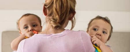 راز دوقلوها؛ نوزادی که زودتر از برادر خود به دنیا آمده اما از وی کوچک تر است