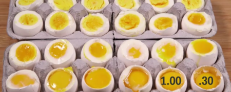 وقتی یک تخم مرغ را در آب جوش می پزیم درونش چه اتفاقاتی رخ می دهد؟ [تماشا کنید-زیرنویس فارسی]