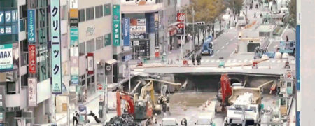 ژاپنی ها چگونه در کمتر از یک هفته حفره ۱۵ متری در میانه یکی از شهرهای خود را پر کردند [تماشا کنید]