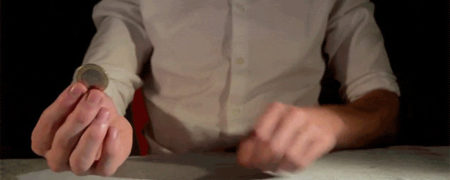 شعبده بازی و کارهای خلاقانه ای که می توان توسط یک سکه انجام داد [تماشا کنید]