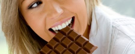 بر اساس تحقیقات جدید، گوش دادن به موسیقی هنگام خوردن شکلات طعم آن را تغییر می دهد