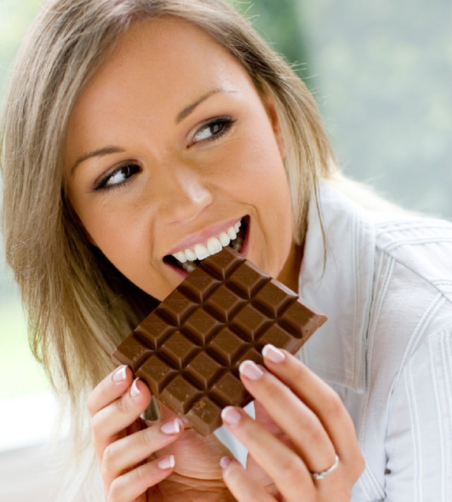 بر اساس تحقیقات جدید، گوش دادن به موسیقی هنگام خوردن شکلات طعم آن را تغییر می دهد