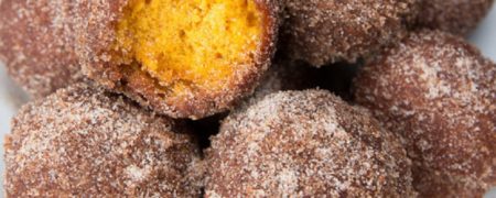 خوشمزه روز: دونات های قلقلی کدو حلوائی [تماشا کنید]