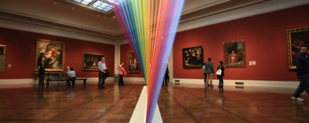 رنگین کمان دست ساز و بسیار زیبایی که از هزاران رشته رنگی ساخته شده است