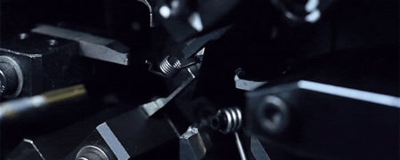 ربات ها چگونه فنرهای کوچک را در کارخانه ها تولید می کنند؟ [تماشا کنید]