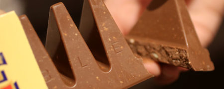 آیا می دانید تاکنون به روشی اشتباه شکلات تابلرون می خورده اید؟