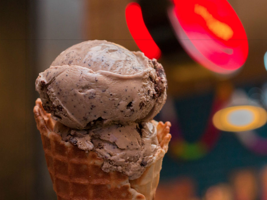 چگونه بستنی های یخ زده را با چاقو و به طور سالم برش دهیم؟
