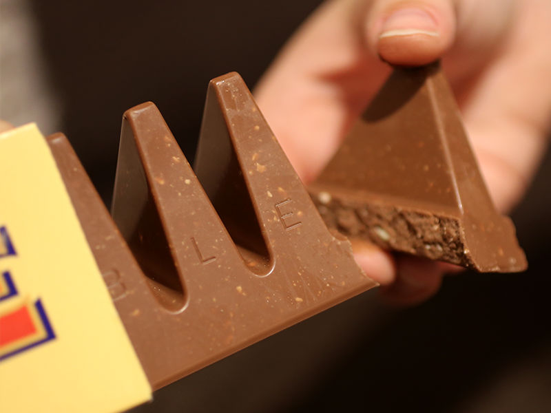 آیا می دانید تاکنون به روشی اشتباه شکلات تابلرون می خورده اید؟