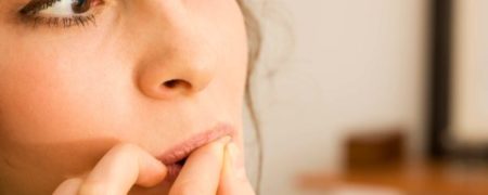 جویدن ناخن ها تا چه اندازه می تواند سلامتی افراد را به مخاطره بیندازد؟