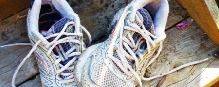 راهکارهای خانگی برای تمیز کردن کفش های ورزشی سفید