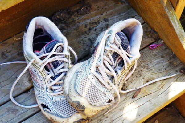 راهکارهای خانگی برای تمیز کردن کفش های ورزشی سفید