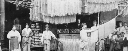 گشتی در تاریخ خوردنی ها؛ نگاهی به شیوه های تولید پاستا در سال های ۱۹۲۵ تا ۱۹۵۵ میلادی