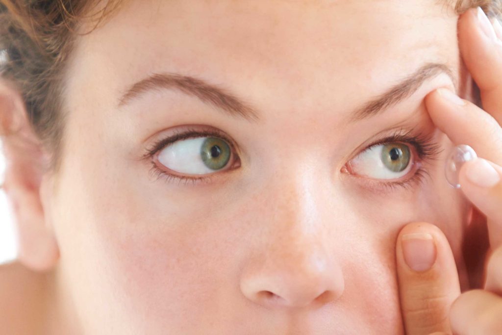 اشتباهات رایجی که افراد عمدتا در استفاده از لنزهای چشمی خود می کنند