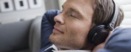 علم در مورد علت تکرار و باقی ماندن برخی از آهنگ ها در ذهن چه می گوید؟