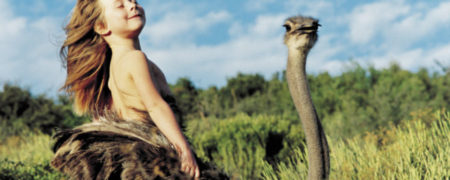 با «تیپی» آشنا شوید؛ دختر ۶ ساله ای که یک فیل غول پیکر را برادر خود و پلنگ وحشی را بهترین دوستش می داند