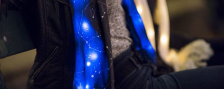 نگاهی به طراحی جدید و درخشان شال گردن هایی که به لامپ های LED مجهز هستند