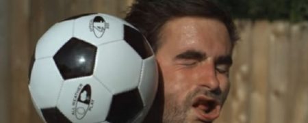 جزئیات برخورد توپ فوتبال با صورت انسان را ۱۱۲۰ مرتبه آهسته تر ببینید [تماشا کنید]