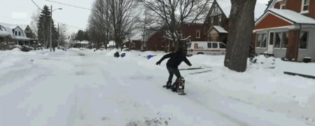 سربالایی ها را فراموش کنید؛ اسنوبردی که مجهز به یک موتور جت قدرتمند است [تماشا کنید]