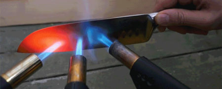 برش دادن اشیا توسط چاقویی که ۱۰۰۰ درجه حرارت دارد [تماشا کنید]