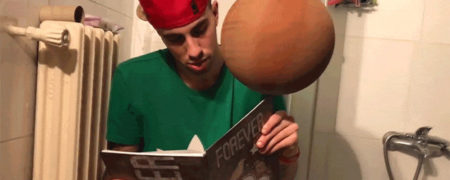 فردی که می تواند در هر شرایطی توپ بسکتبال را بچرخاند [تماشا کنید]