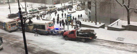 در این ویدیو چند خودرو با یکدیگر تصادف می کنند؟ [تماشا کنید]