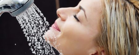 دلایلی که مزایای گرفتن دوش آب سرد صبحگاهی را از دیدگاه علمی توجیه می کنند