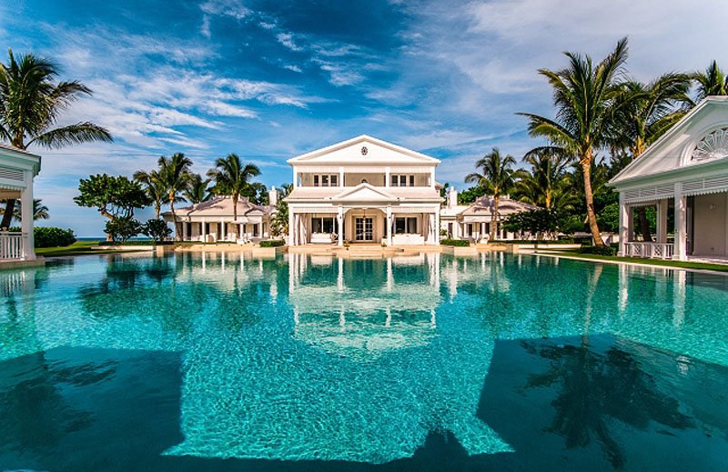 ویلای زیبای سلن دیون در «ژوپیتر آیلند» در فلوریدا که 22258.5 متر مربع مساحت دارد.
