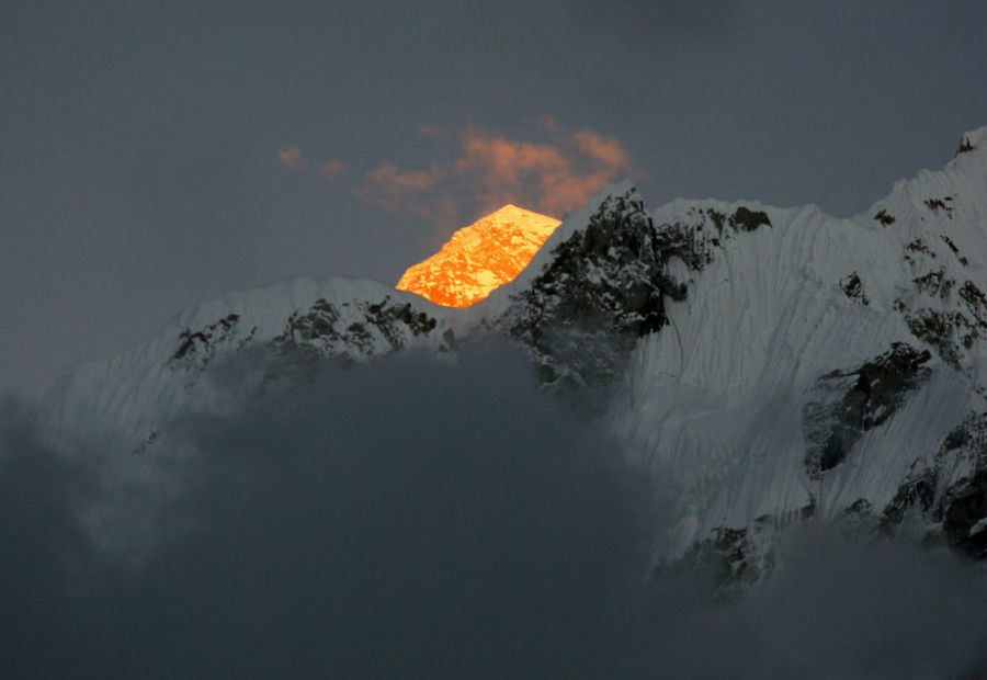 بازتاب خورشید روی کوه اورست