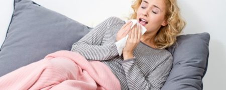 اگر در زمستان دائم سرما می خورید و صدای تان می گیرد، با یک عادت صبحگاهی به این روند پایان دهید