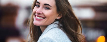 اشتباهات رایج آرایشگران که باعث مسن تر به نظر رسیدن تان می شوند