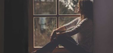 نشانه هایی که از تاثیر منفی تنهایی بر سلامت شما حکایت دارند