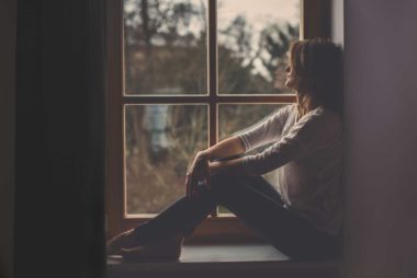 نشانه هایی که از تاثیر منفی تنهایی بر سلامت شما حکایت دارند