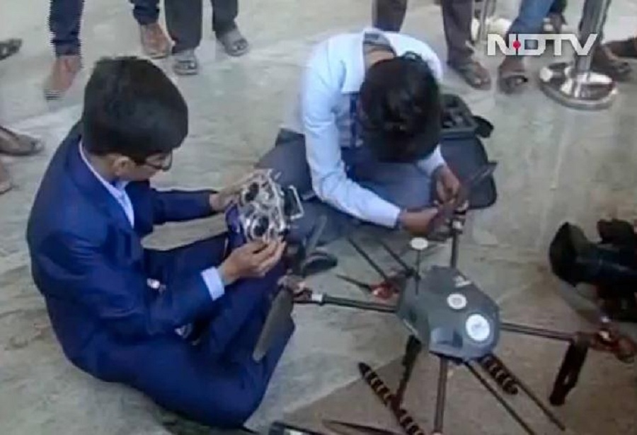 اختراع پهپاد ردیاب و خنثی کننده بمب توسط یک دانش آموزش ۱۴ ساله هندی
