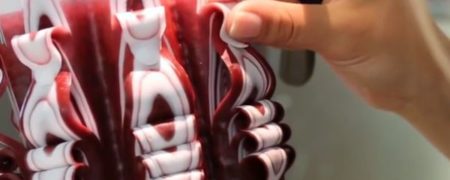 هنر بسیار زیبای حکاکی روی شمع [تماشا کنید]