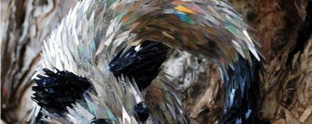 ساخت مجسمه های زیبا و خلاقانه با استفاده از سی دی های شکسته توسط هنرمند استرالیایی